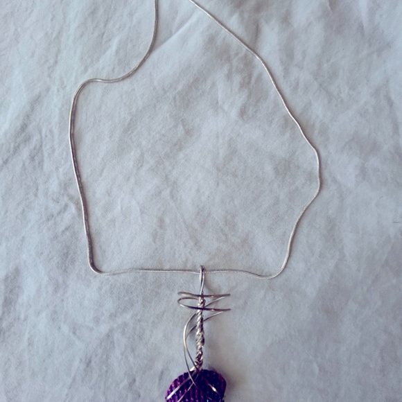 Really cool artsy necklace w/ a seashell ✨Perfect Gift for Artsy/Creative✨ - Picture 3 of 3